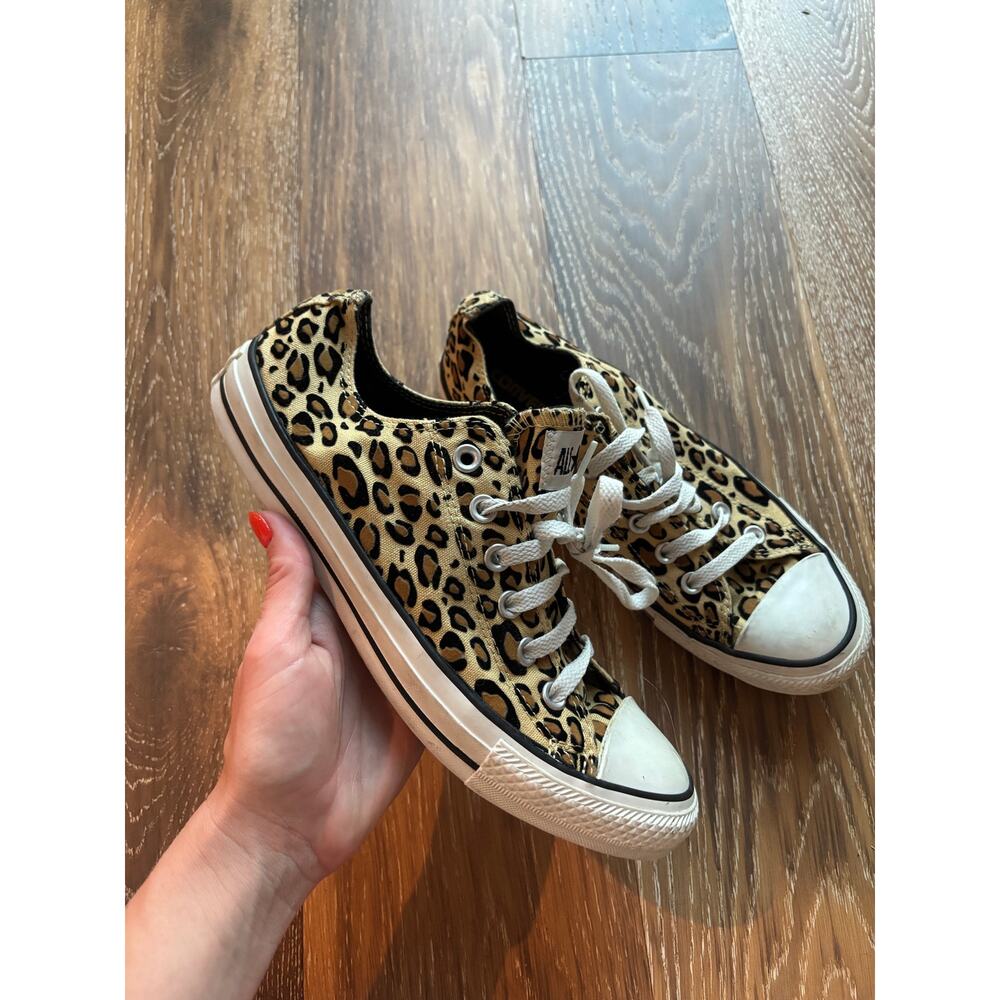 Converse Chuck Taylor All Star Flocked Leopard
 Low Top Sneakers Women’s Size 9